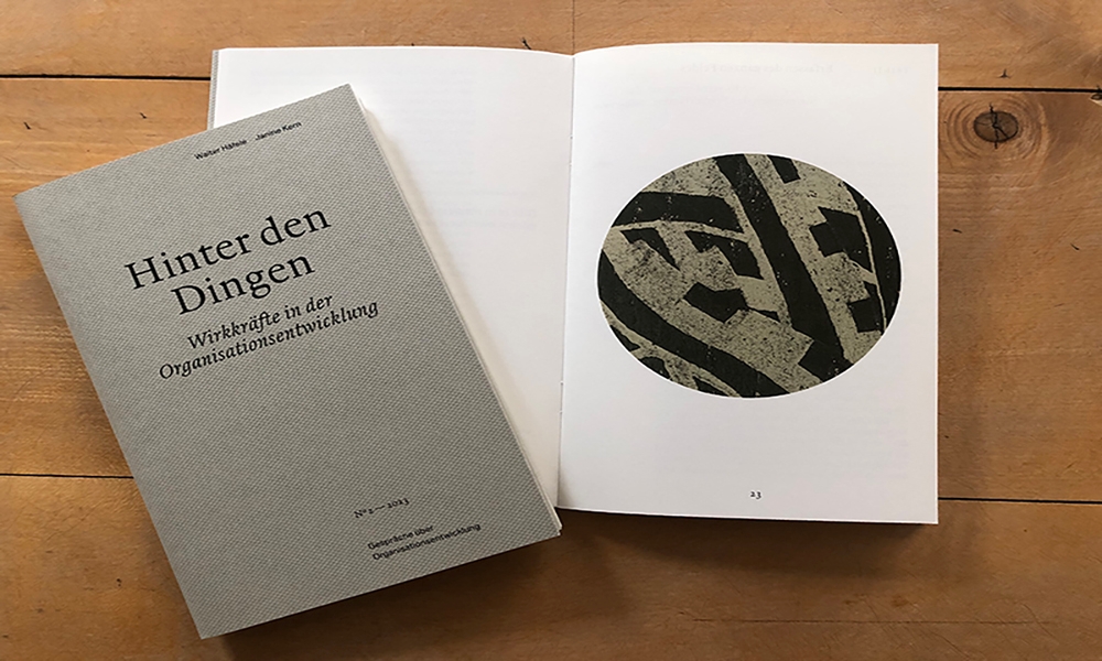 Broschüre mit Umschlag und Bild